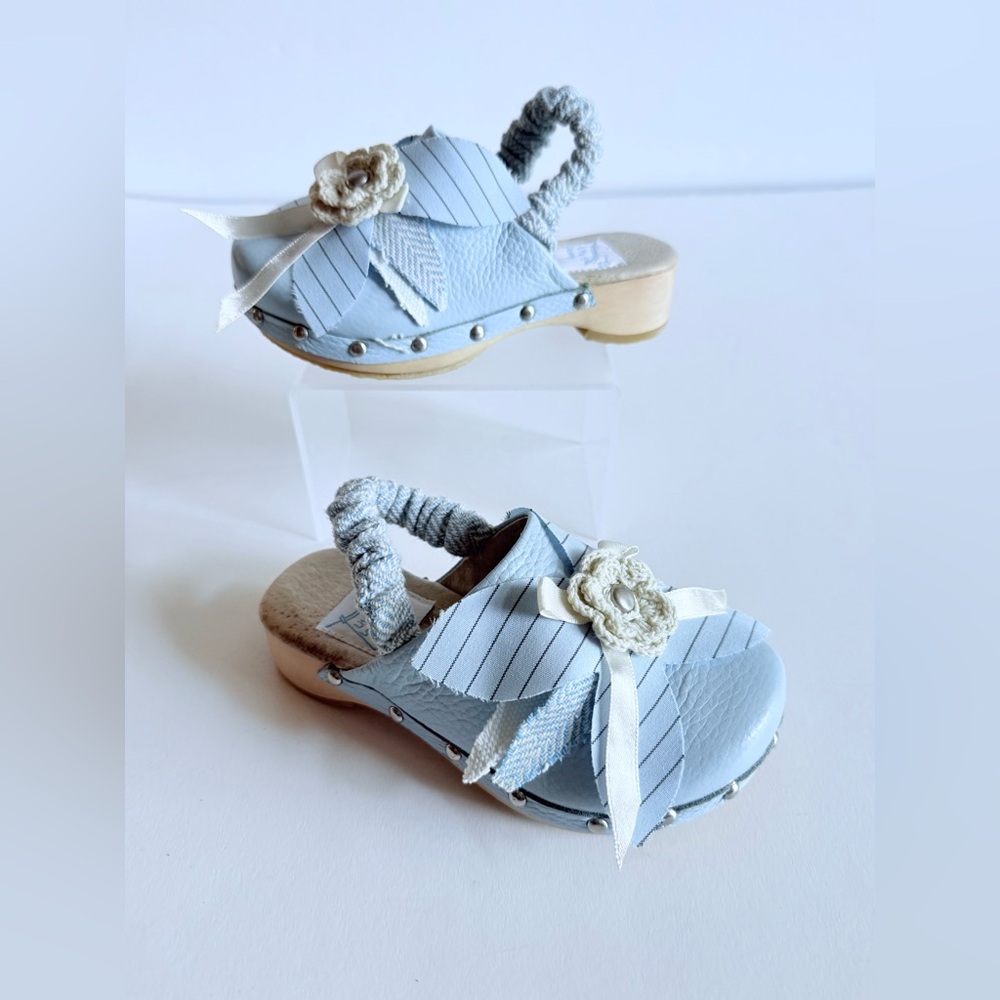 Little Laundry Whitney Clog Kids 10M Pale Blue Leather Flower Bow Wood Sole NIB